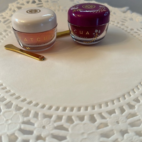 TATCHA Kissu Lip Mask Duo Lip Mask & Lip Mask Wisteria. Spatula swiped once each - Picture 10 of 15